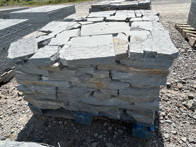 Lot 3: 3 pallets 1.5" Gauged Colonial Wallstone 3